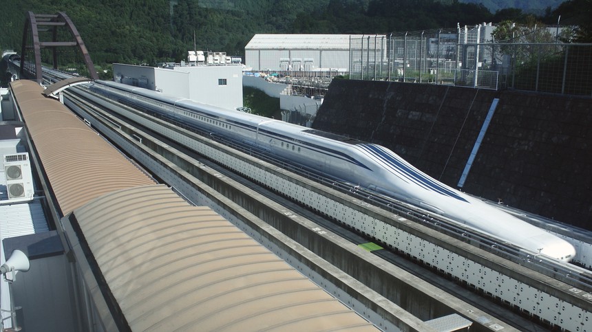 Series L0 on the Yamanashi Test Track