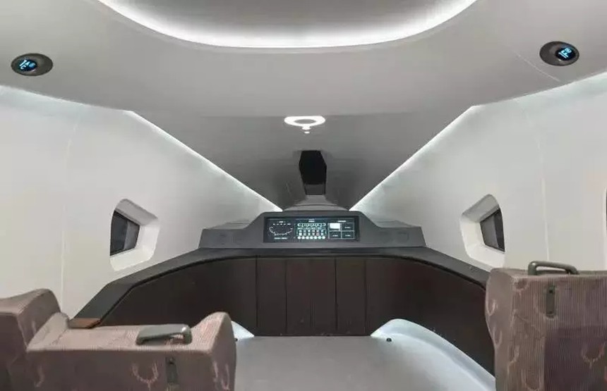 New maglev pilot cabin